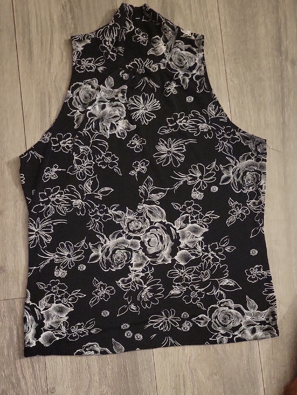 Sleeveless Mock Neck Floral Tank Top - Black/White